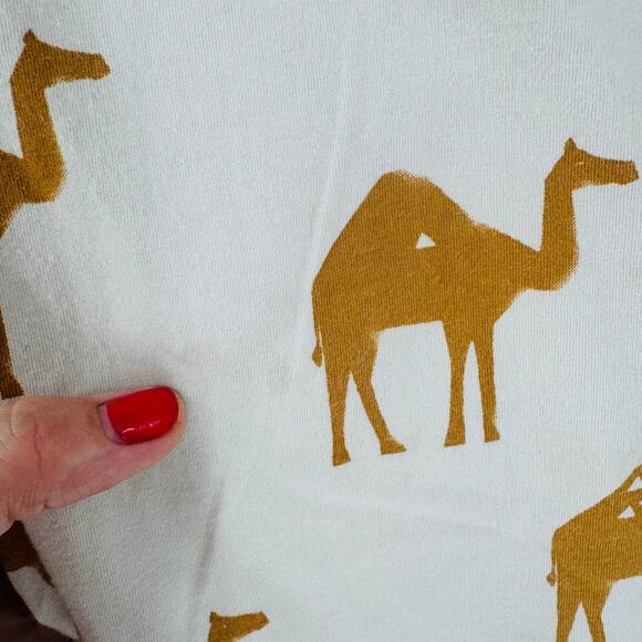 Tea Collection Cream Camel Print Pocket T-Shirt Boys Size 8 - Picture 4 of 6